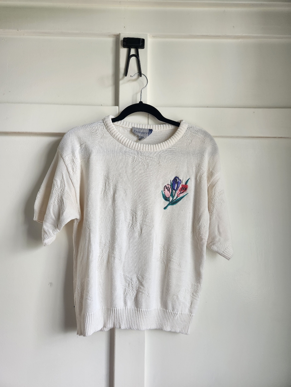 Vintage White Knit Sweater Tee | Floral Embroidered Short Sleeve | Lightweight